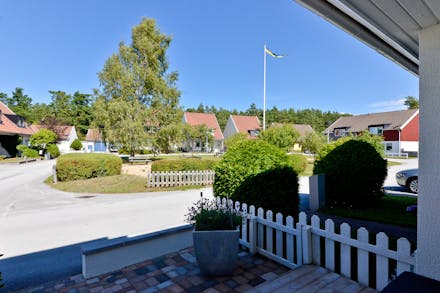 Utsikt mot gemensam innergård från framsidan