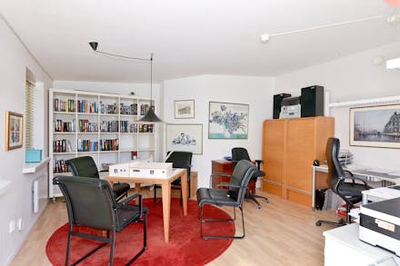 Separat kontor (ligger vägg i vägg med lägenheten)